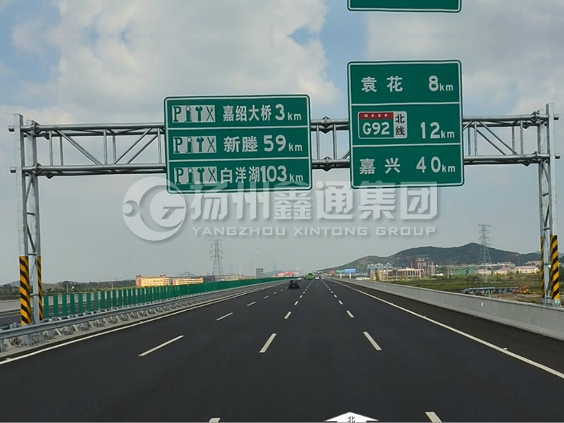 LMJ-029，桁架式標(biāo)志牌龍門架